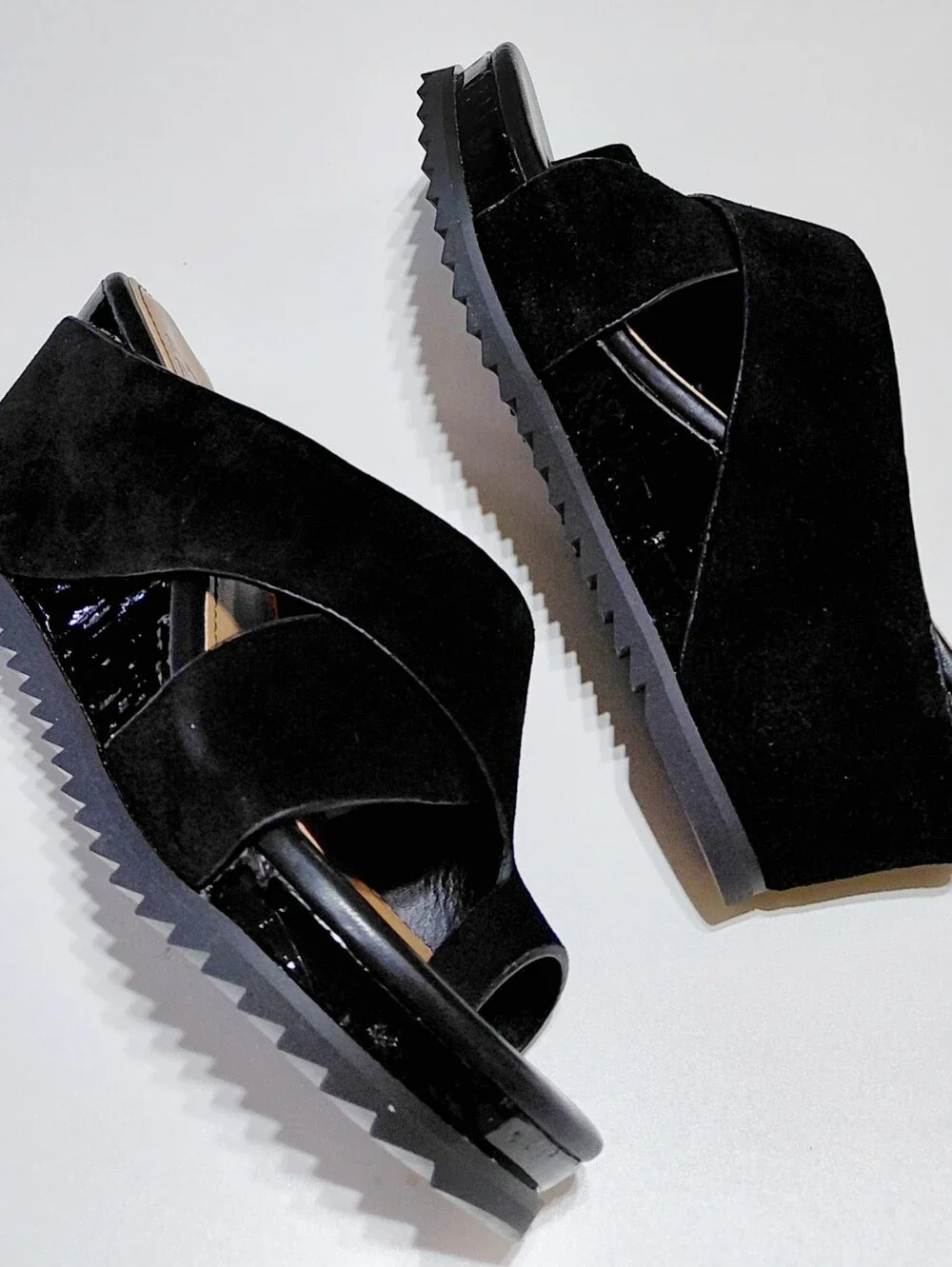 DONALD PLINER Women's Sisu Black Suede Platform Wedge Toe - Ring Sandals 5.5M